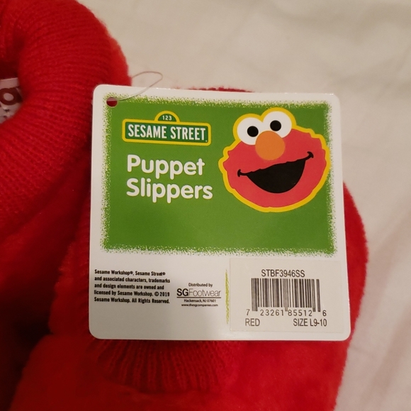 Elmo Puppet Slippers - Picture 2 of 5